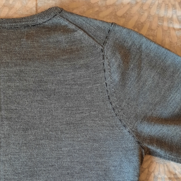 Liz Claiborne wool,grey V- neck    sweater size XL. - Picture 9 of 13